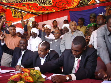 中國記者親歷達(dá)爾富爾:與反政府武裝零距離接觸