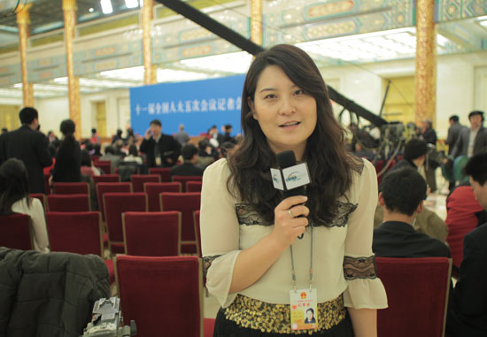 中國日報(bào)網(wǎng)記者在溫家寶總理記者會(huì)現(xiàn)場進(jìn)行直播