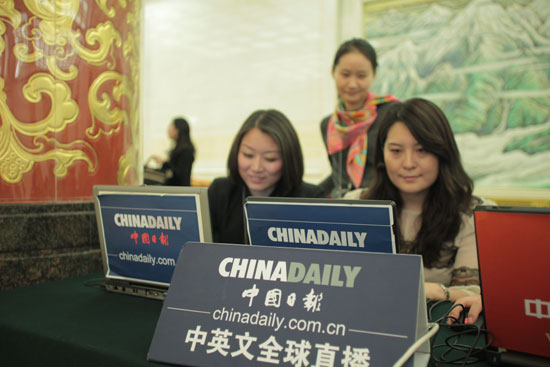 中國日報(bào)網(wǎng)記者在溫家寶總理記者會(huì)現(xiàn)場進(jìn)行直播