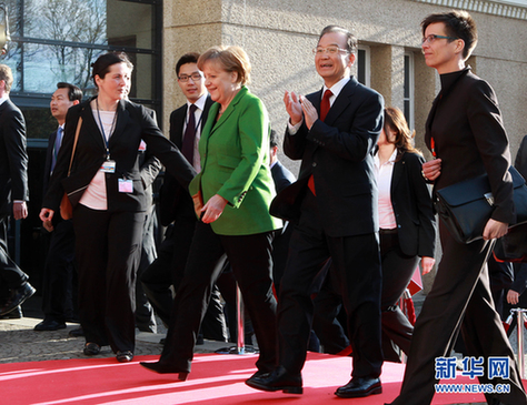 溫家寶與默克爾共同出席漢諾威工業(yè)博覽會開幕式并發(fā)表演講