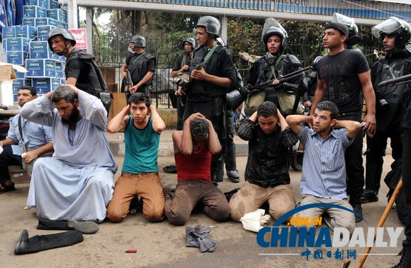 埃及對(duì)穆爾西支持者清場 穆兄會(huì)稱數(shù)百人亡(組圖)