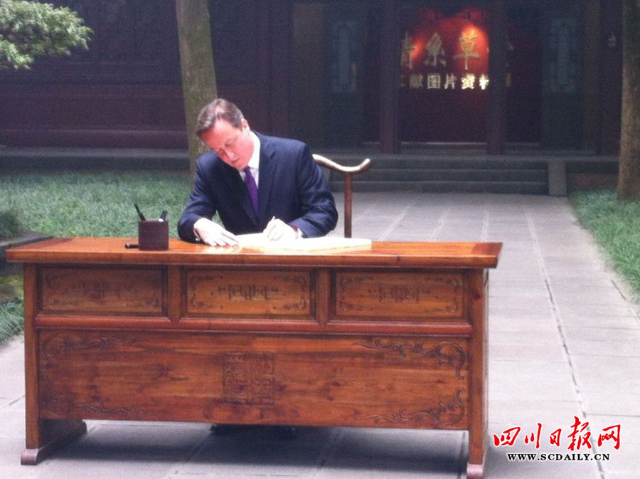 卡梅倫訪問成都(組圖)