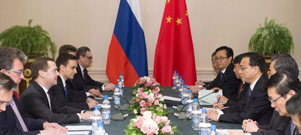 李克強(qiáng)會(huì)見俄羅斯總理梅德韋杰夫