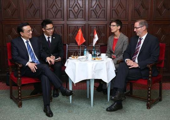 李克強會見德國勃蘭登堡州州長普拉策克