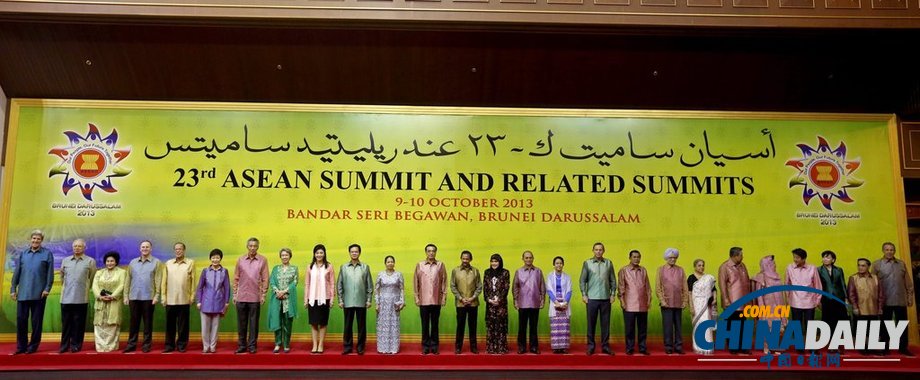 東盟峰會舉行歡慶晚宴 英拉搶鏡安倍黯然(組圖)