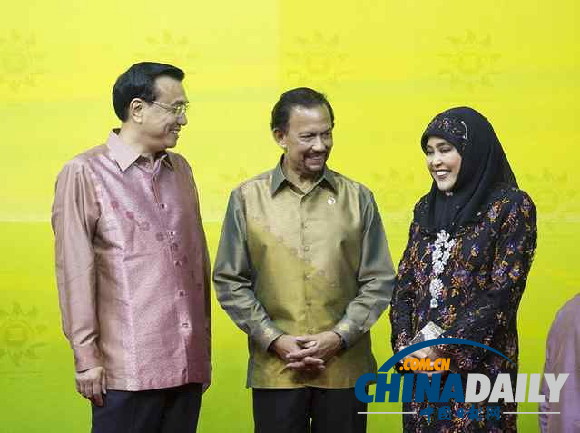 李克強(qiáng)出席文萊蘇丹為東亞峰會(huì)與會(huì)領(lǐng)導(dǎo)人舉行的歡迎晚宴