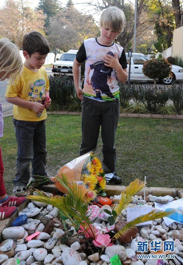 南非政府說(shuō)曼德拉病情略好轉(zhuǎn)