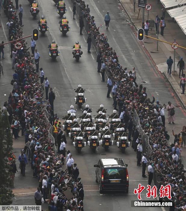 曼德拉遺體轉運至聯(lián)合大廈 沿長街接受瞻仰