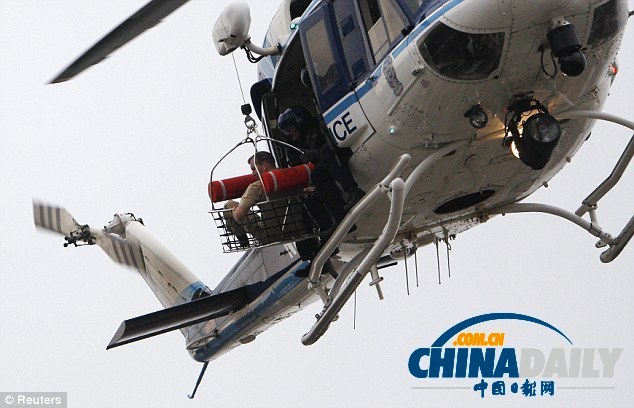 美國(guó)華盛頓海軍工廠發(fā)生槍擊案 10多人死傷兩嫌犯在逃