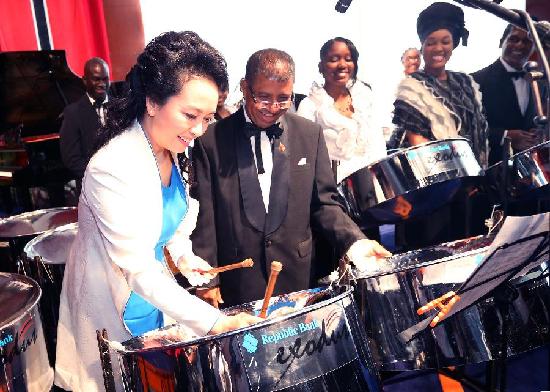 彭麗媛在出訪期間穿過哪五套衣服?