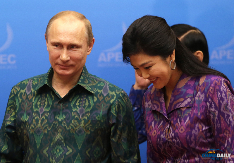 各國領(lǐng)導(dǎo)人著印尼傳統(tǒng)服裝亮相APEC峰會