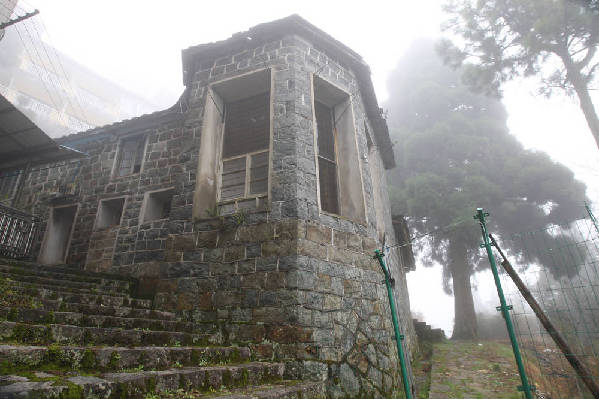 習(xí)近平助美國(guó)老人圓夢(mèng)鼓嶺