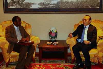 駐荷蘭大使陳旭接受《外交官雜志》采訪譴責(zé)安倍參拜靖國(guó)神社