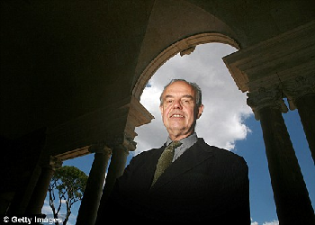 法第一夫人吹“枕邊風” 前總統(tǒng)侄子順利進入內閣