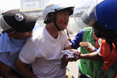 “紅衫軍”誓言絕不投降 沖突還在繼續(xù)