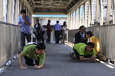 “紅衫軍”誓言絕不投降 沖突還在繼續(xù)