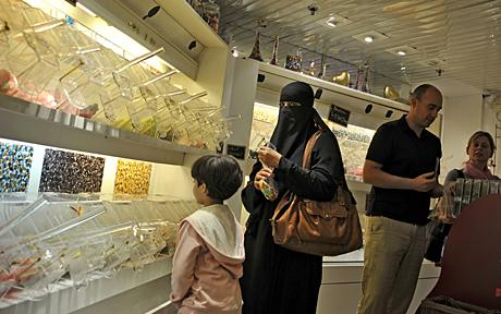 基地組織擬用5名人質(zhì)換法國(guó)高額贖金和廢除罩袍禁令