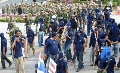 紅衫軍”圍堵致東盟峰會取消 各國領導人緊急撤離