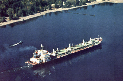 索馬里海盜再襲美國貨船失敗 猖獗活動旨在復仇