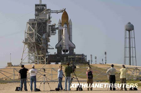 美國阿特蘭蒂斯號(hào)航天飛機(jī)發(fā)射升空(組圖)