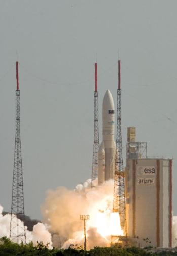 歐洲航天局成功將世界最大遠(yuǎn)紅外線望遠(yuǎn)鏡送入太空