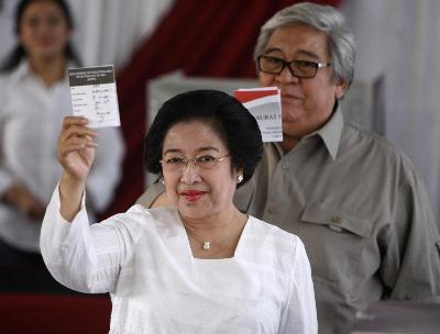 印尼舉行史上第二次總統(tǒng)直選 總統(tǒng)蘇西洛遙遙領(lǐng)先