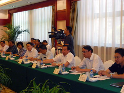 國新辦主任王晨談“7·5”事件對(duì)外輿論工作