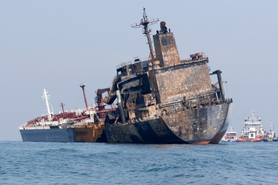 馬來西亞在我國出事油輪內(nèi)發(fā)現(xiàn)2具遺體(圖)