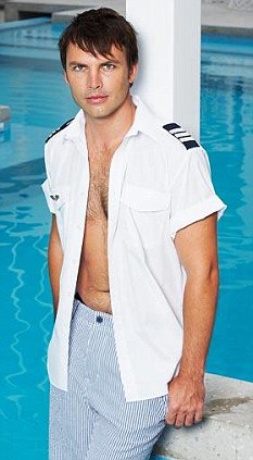 澳洲飛行員上演完美水上迫降 果敢英雄原是萬人迷