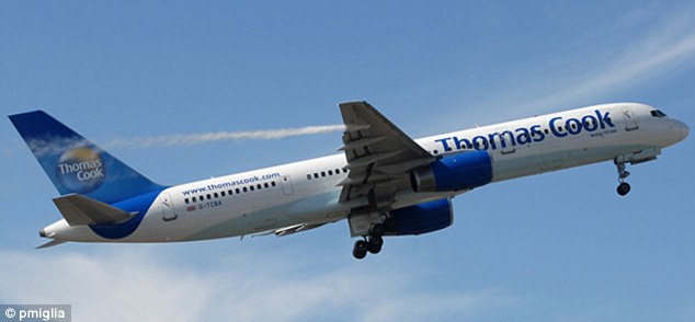 英國客機(jī)上演空中驚魂 飛行中燃油泄漏緊急迫降