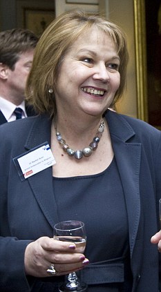 傳英國(guó)駐科威特大使與雇員發(fā)生婚外情被召回