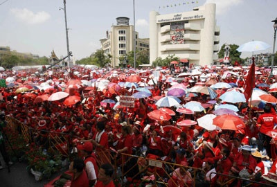 “紅衫軍”向泰國政府發(fā)出通牒 要求解散國會下院
