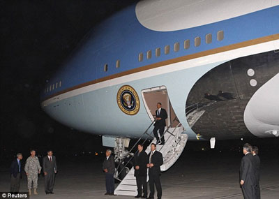 奧巴馬“空降”阿富汗 展開6小時旋風(fēng)訪問