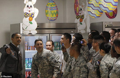 奧巴馬“空降”阿富汗 展開6小時旋風(fēng)訪問