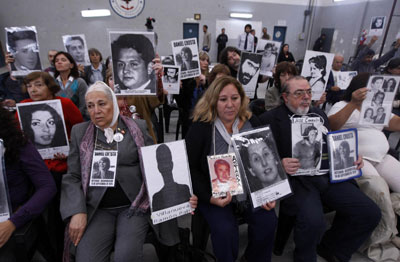 阿根廷前總統(tǒng)獲刑25年 旁聽者眾多宣判庭移師體育館