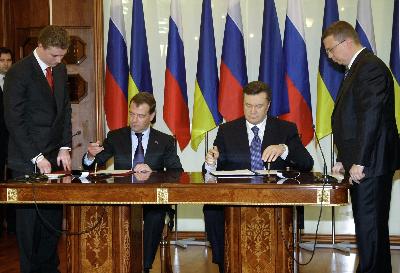 烏延長黑海艦隊(duì)駐期換廉價(jià)天然氣 反對派揚(yáng)言彈劾總統(tǒng)