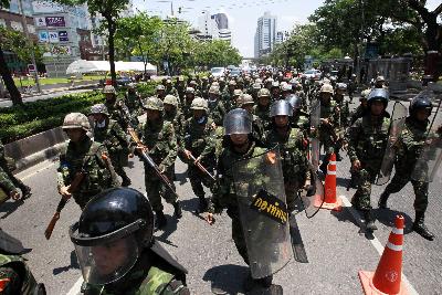 “紅衫軍”誓言絕不投降 沖突還在繼續(xù)