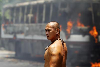 “紅衫軍”誓言絕不投降 沖突還在繼續(xù)