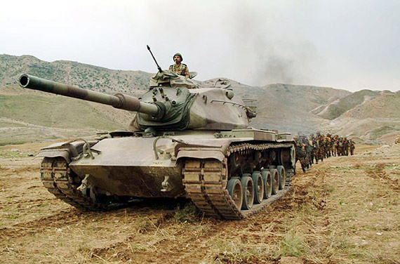 伊朗地面部隊舉行大規(guī)模軍演模擬不對稱戰(zhàn)爭