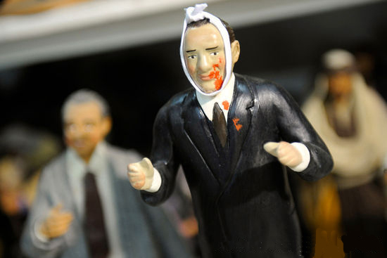 薩科齊遭小學(xué)生扔瓶襲擊　各國政要難逃突襲