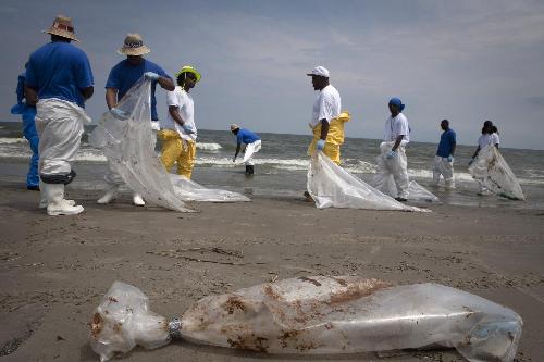 美國官員預(yù)計(jì)墨西哥灣原油泄漏可能持續(xù)到8月