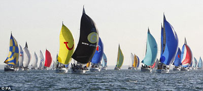 恢復(fù)正常生活？英國(guó)石油公司CEO看帆船比賽遭批評(píng)