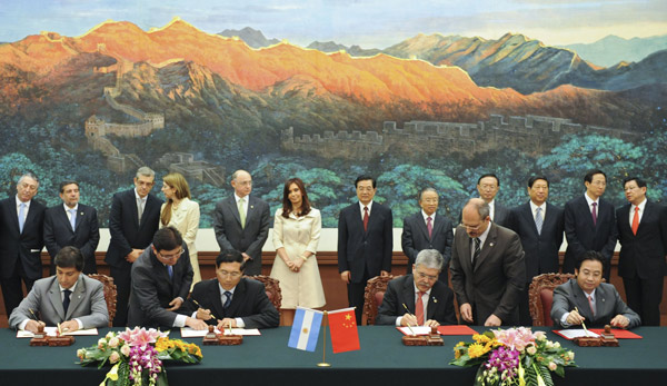 胡錦濤同阿根廷總統(tǒng)克里斯蒂娜出席兩國相關(guān)文本簽字儀式