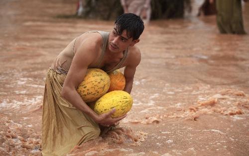 巴基斯坦遭80年罕見洪水襲擊 3天內(nèi)267人喪生