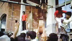 巴基斯坦兩名少年當(dāng)眾遭私刑處死(圖)