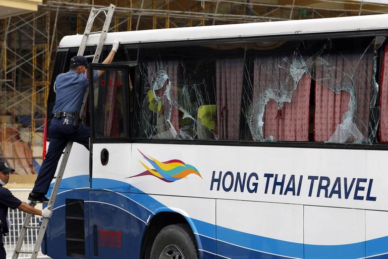 高清組圖：菲律賓警方開始勘察犯罪現(xiàn)場