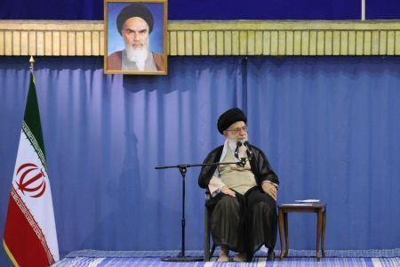 哈梅內(nèi)伊呼吁發(fā)展經(jīng)濟(jì)抵制制裁 稱敵人“打錯算盤”