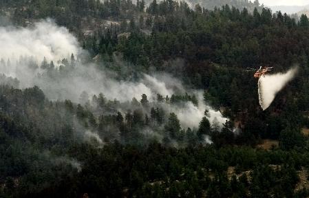 美國科羅拉多森林大火持續(xù)蔓延 數(shù)千人疏散5人失蹤