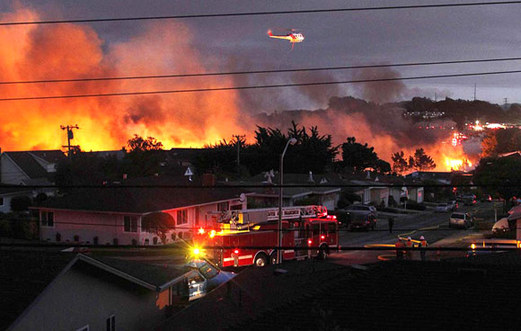 美加州居民區(qū)煤氣管線爆炸 6死28傷53棟房子被毀