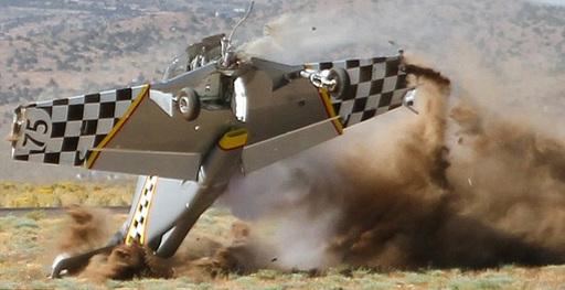 美航空賽事中一飛機墜毀 飛行員幸運逃脫未受傷